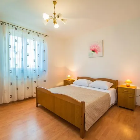 Apartman Leone 270 *