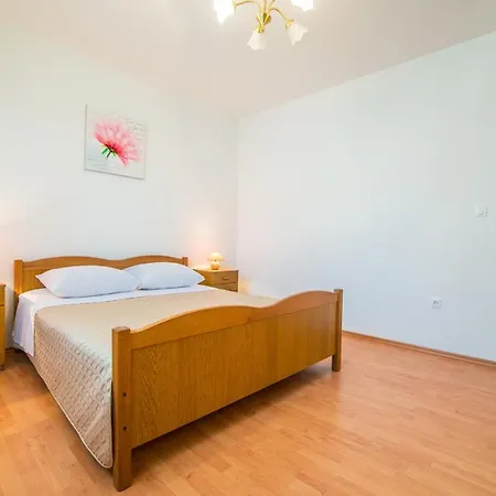 Leone 270 Apartman