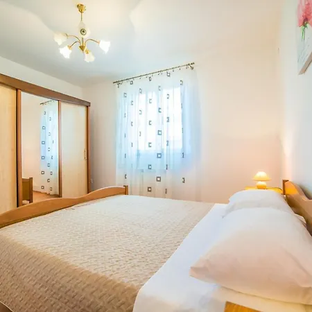 Leone 270 Apartman *