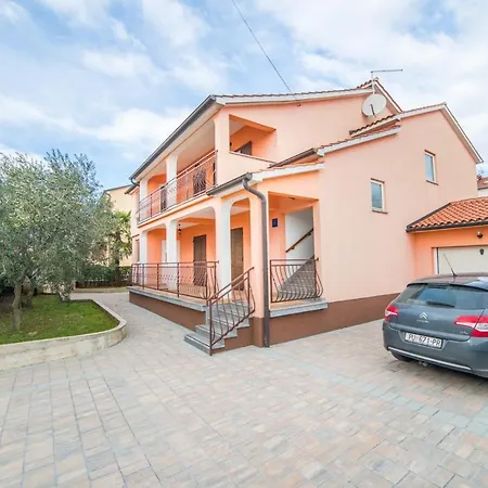 Leone 270 Apartman *