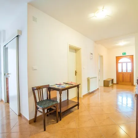 Apartman Leone 270 *