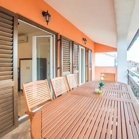 Leone 270 Apartman