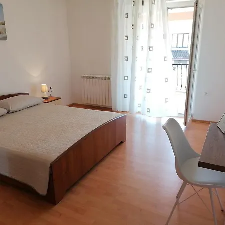 Leone 270 Apartman *